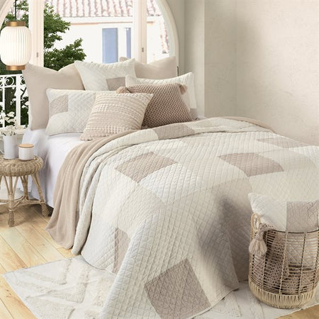 Meringue King Quilt 3 piece set (1 in stock)