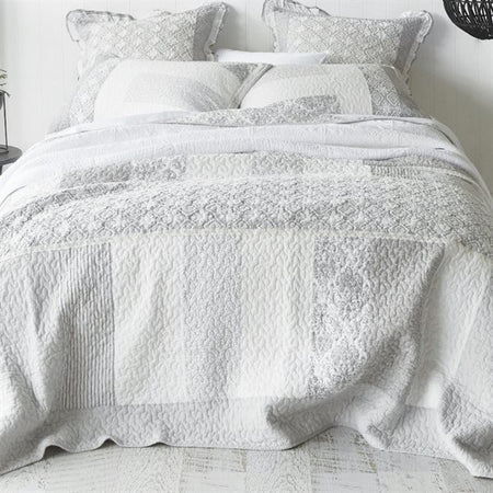 Lace Twin Quilt  (1 in stock)